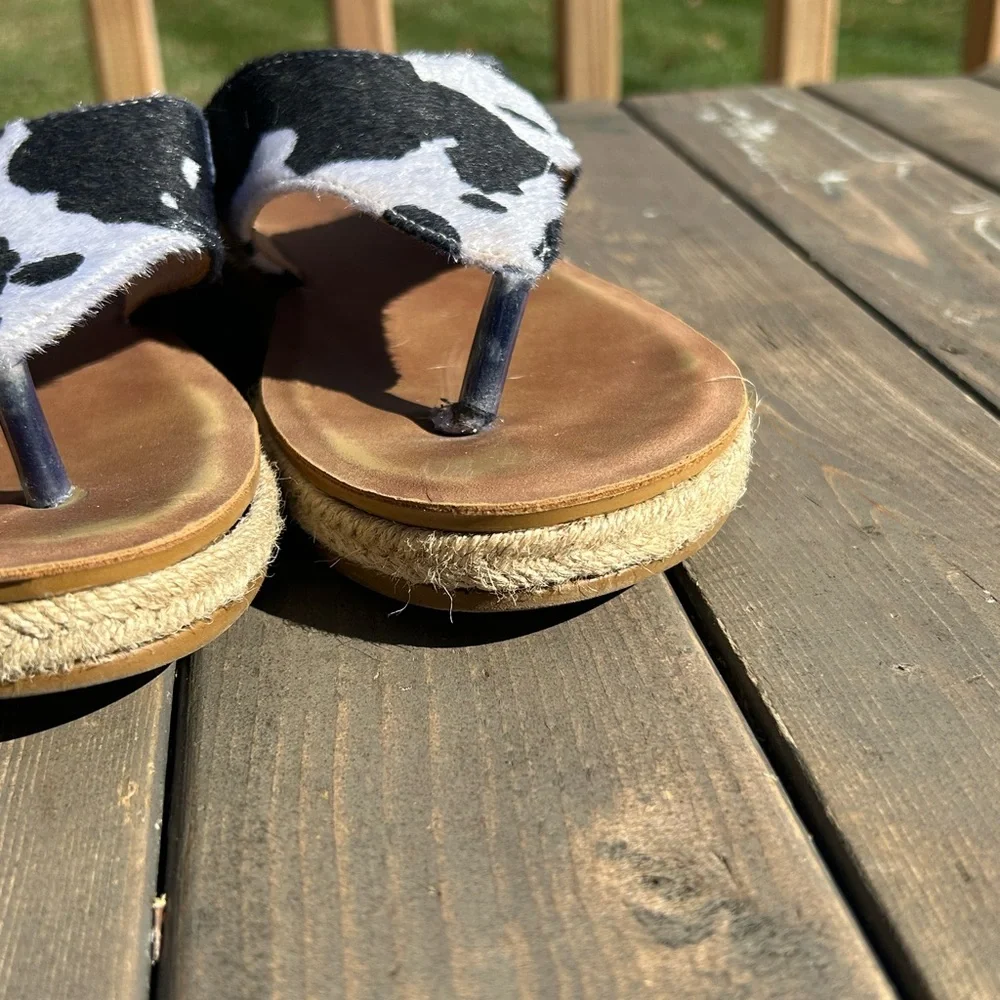 Women’s Charlie Paige Cow Print Sandals Flip‎ Flops Size 7